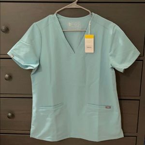 FIGS casma 3 pocket scrub top